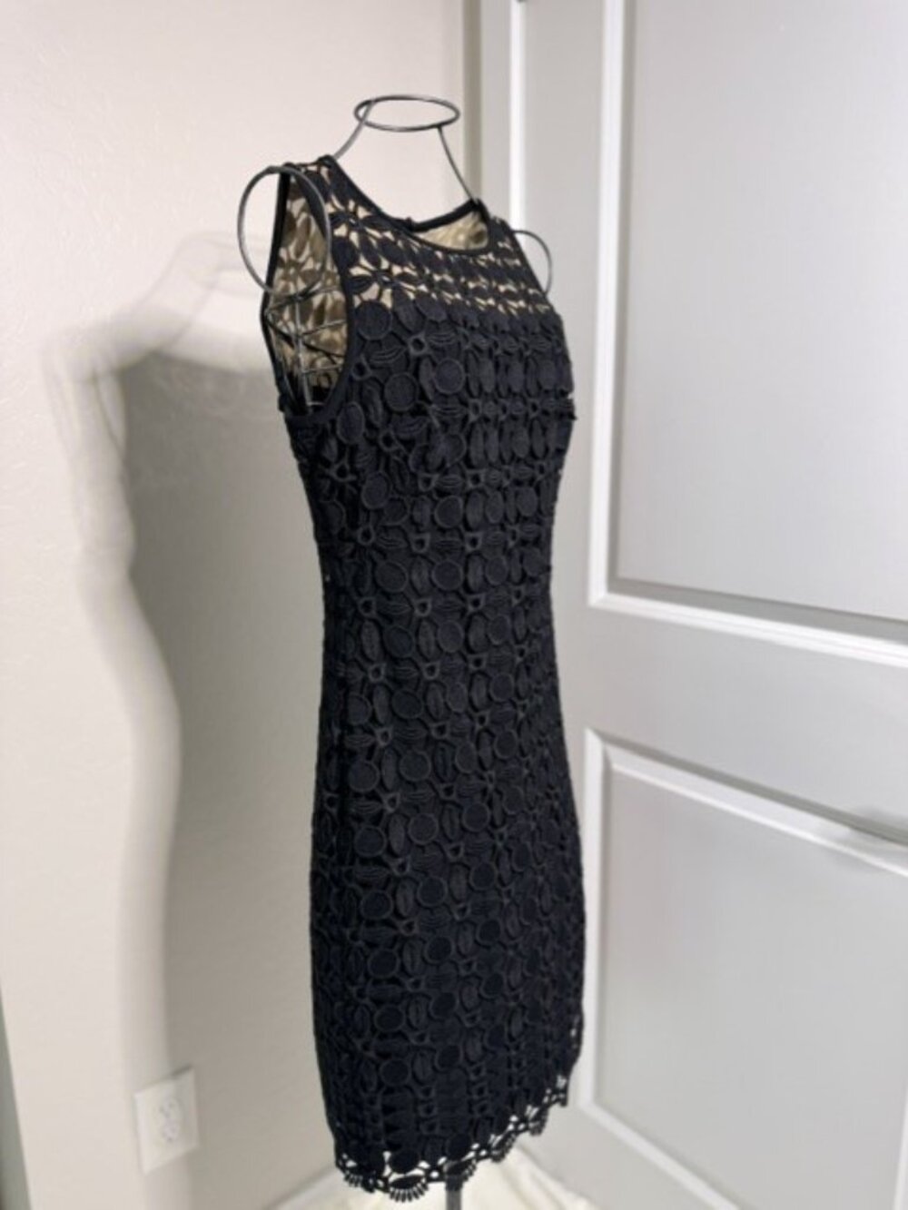 Lauren Ralph Lauren Black Lace Illusion Neckline Sheath Cocktail Dress, Size 2 - Picture 9 of 11